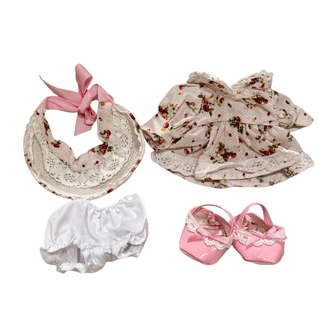 【ぬいぐるみS用】コスチュームです。<br>ドレスも靴も<br>ドロワーズ（ズボン）もボンネット（帽子）も！<br>とにかく細かいデザインです🎀